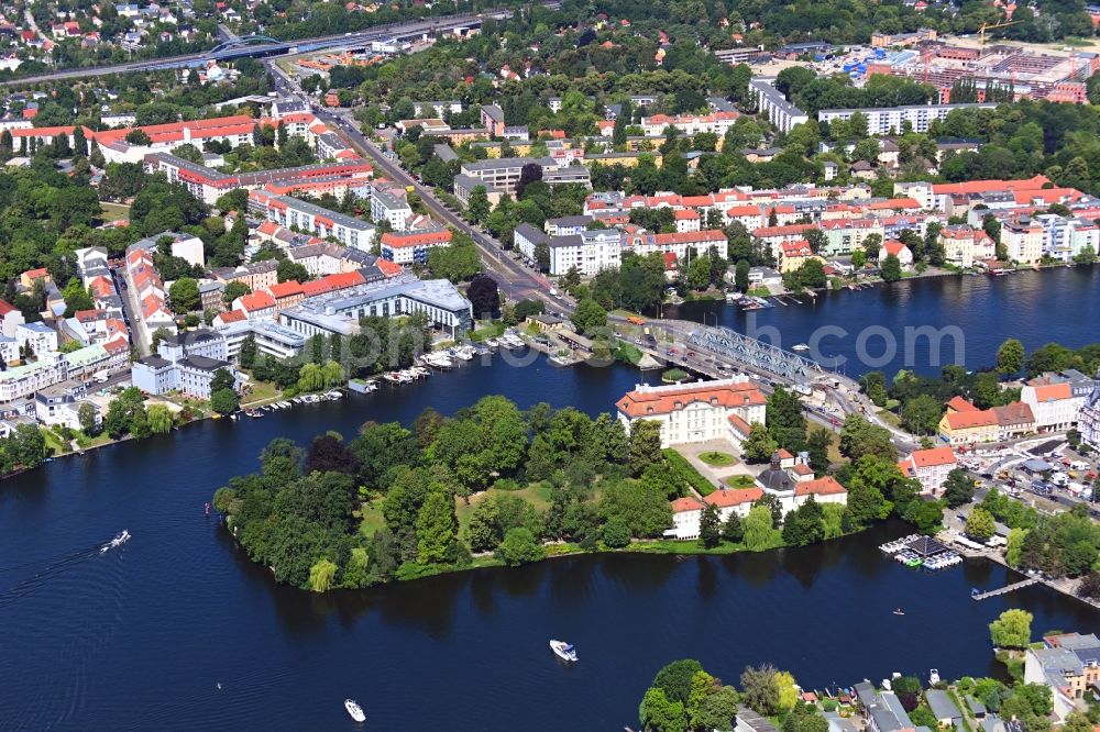 Aerial photograph Berlin - Palace Koepenick on the banks of Dahme in the district Koepenick in Berlin, Germany