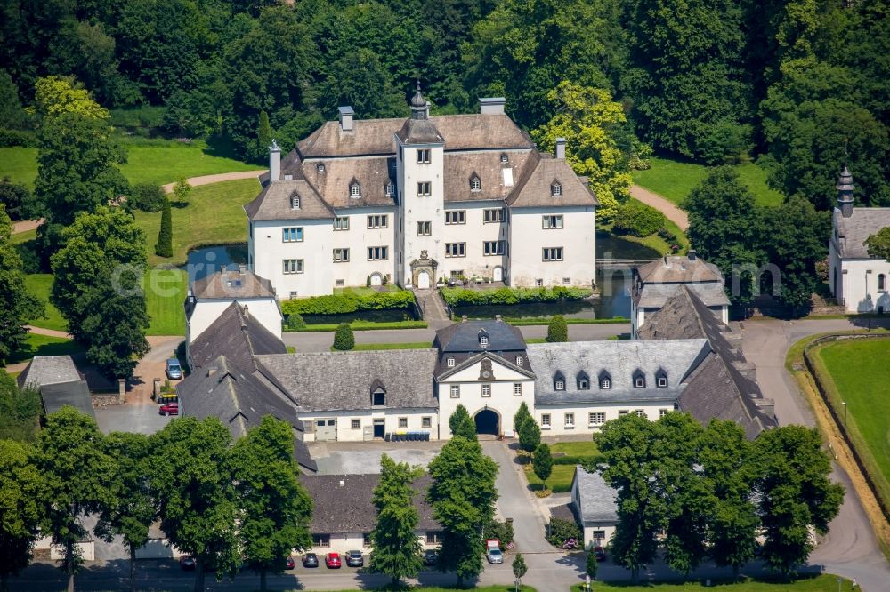 Aerial photograph Meschede - The Laer castle with chapel Laer in Meschede in the Sauerland region in North Rhine-Westphalia