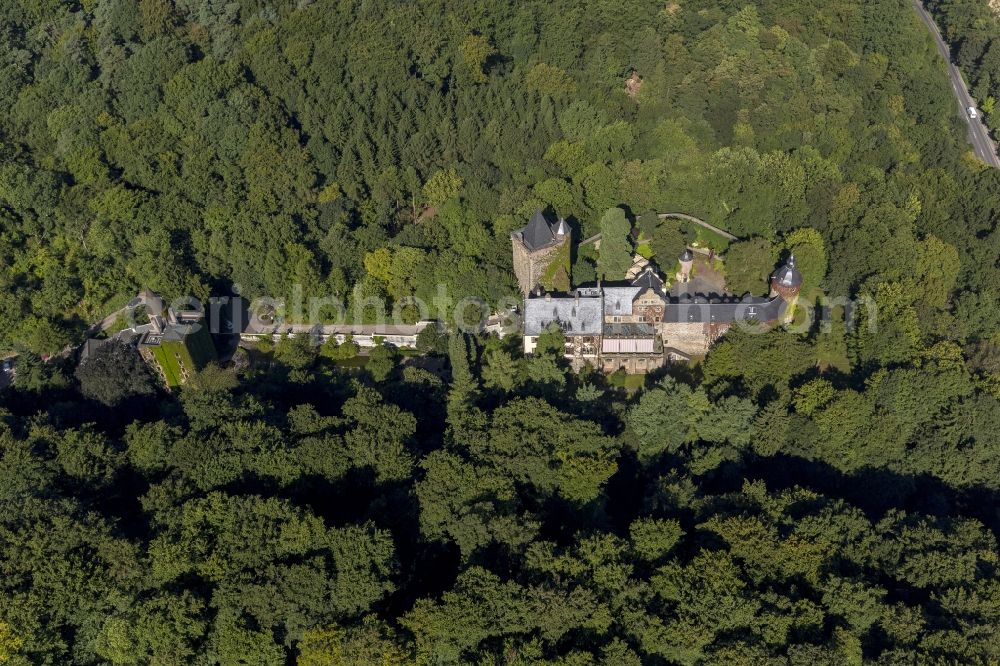 Aerial photograph Essen - View of the castle of Landsberg, a palace complex in the Ruhr valley