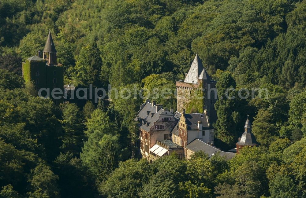 Aerial photograph Essen - View of the castle of Landsberg, a palace complex in the Ruhr valley