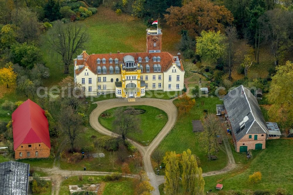 Aerial image Lelkendorf - The castle in Lelkendorf and it's area in the state Mecklenburg-Western Pomerania. Today it is a complex of flats