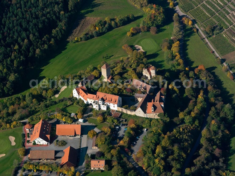 Aerial image Neckarwestheim - Castle Liebenstein and the hotel in Neckarwestheim in the state of Baden-Wuerttemberg. The compound is located on narrow mountain range south of the town. On site there is a chapel and the separate castle keep which is a panorama tower today. The compound is used as a hotel, restaurant and golf club