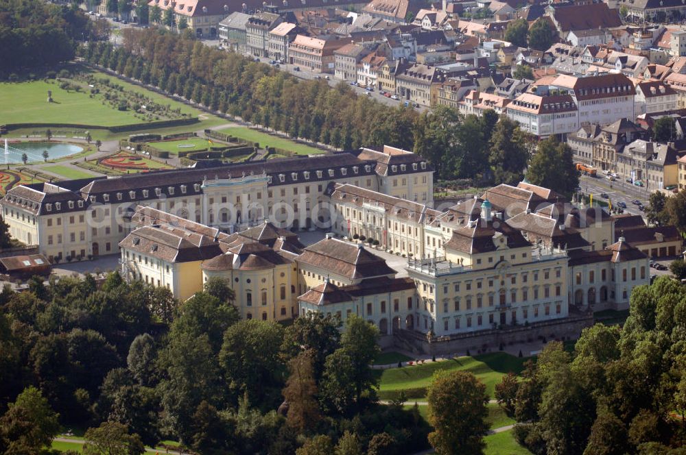 Aerial image Ludwigsburg - Blick auf das Schloss Ludwigsburg mit Gartenanlage. Das Residenzschloss in Ludwigsburg wurde zwischen 1704 und 1733 unter der Herrschaft von Herzog Eberhard Ludwig von Württemberg im Barockstil errichtet. Es ist eine der größten barocken Schlossanlagen Deutschlands. Kontakt: Schlossverwaltung Ludwigsburg, Schlossstraße 30, 71634 Ludwigsburg, Tel. +49(0)7141 18-2004, Fax +49(0)7141 18-6434, E-mail: info@schloss-ludwigsburg.de