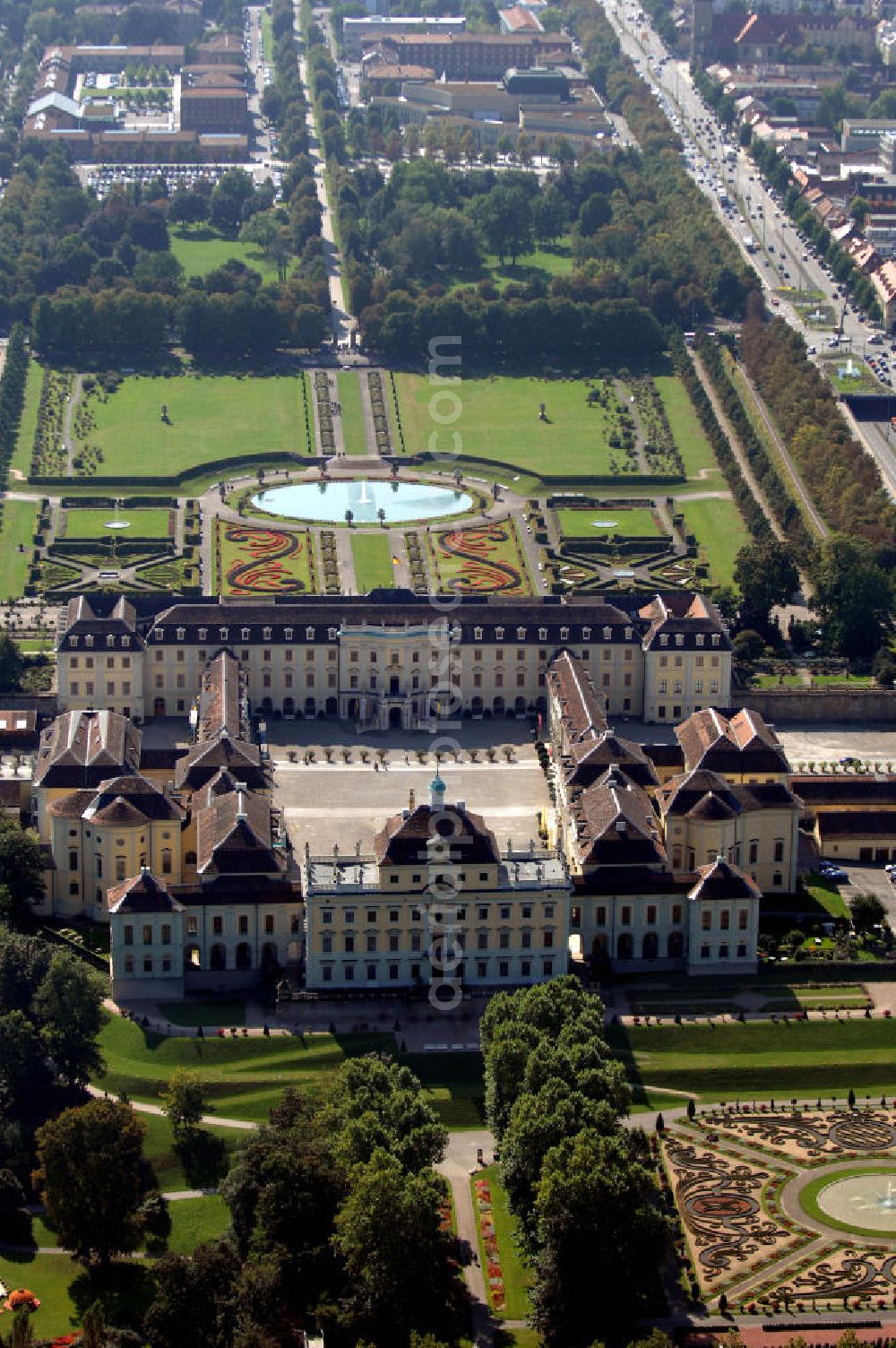 Aerial image Ludwigsburg - Blick auf das Schloss Ludwigsburg mit Gartenanlage. Das Residenzschloss in Ludwigsburg wurde zwischen 1704 und 1733 unter der Herrschaft von Herzog Eberhard Ludwig von Württemberg im Barockstil errichtet. Es ist eine der größten barocken Schlossanlagen Deutschlands. Kontakt: Schlossverwaltung Ludwigsburg, Schlossstraße 30, 71634 Ludwigsburg, Tel. +49(0)7141 18-2004, Fax +49(0)7141 18-6434, E-mail: info@schloss-ludwigsburg.de