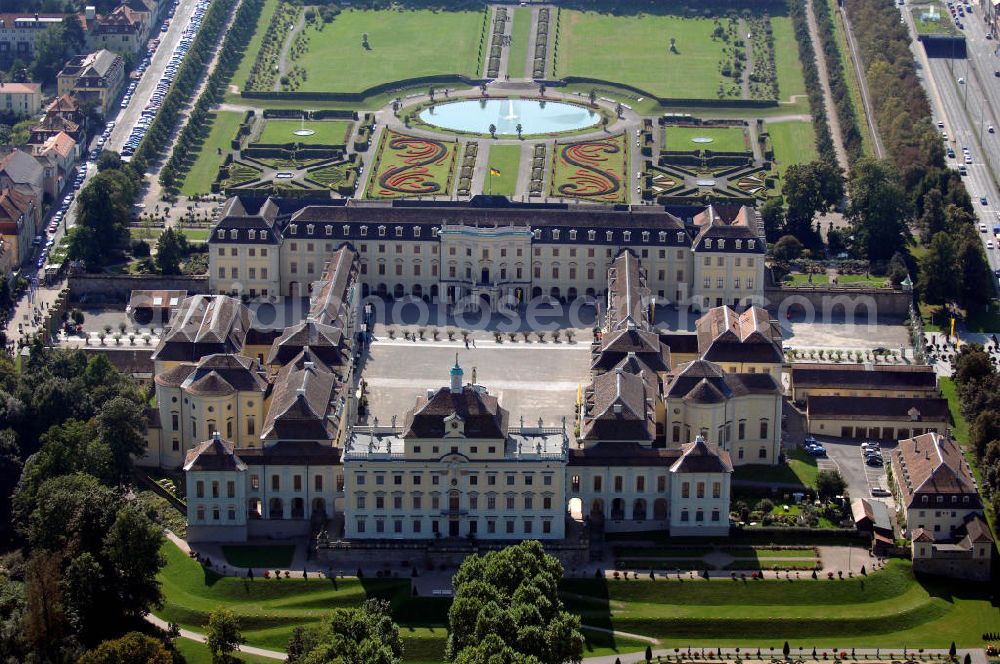 Ludwigsburg from above - Blick auf das Schloss Ludwigsburg mit Gartenanlage. Das Residenzschloss in Ludwigsburg wurde zwischen 1704 und 1733 unter der Herrschaft von Herzog Eberhard Ludwig von Württemberg im Barockstil errichtet. Es ist eine der größten barocken Schlossanlagen Deutschlands. Kontakt: Schlossverwaltung Ludwigsburg, Schlossstraße 30, 71634 Ludwigsburg, Tel. +49(0)7141 18-2004, Fax +49(0)7141 18-6434, E-mail: info@schloss-ludwigsburg.de