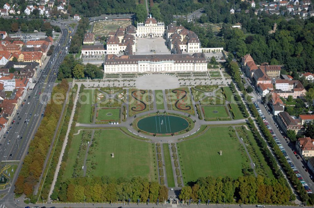 Aerial photograph Ludwigsburg - Blick auf das Schloss Ludwigsburg mit Gartenanlage. Das Residenzschloss in Ludwigsburg wurde zwischen 1704 und 1733 unter der Herrschaft von Herzog Eberhard Ludwig von Württemberg im Barockstil errichtet. Es ist eine der größten barocken Schlossanlagen Deutschlands. Kontakt: Schlossverwaltung Ludwigsburg, Schlossstraße 30, 71634 Ludwigsburg, Tel. +49(0)7141 18-2004, Fax +49(0)7141 18-6434, E-mail: info@schloss-ludwigsburg.de