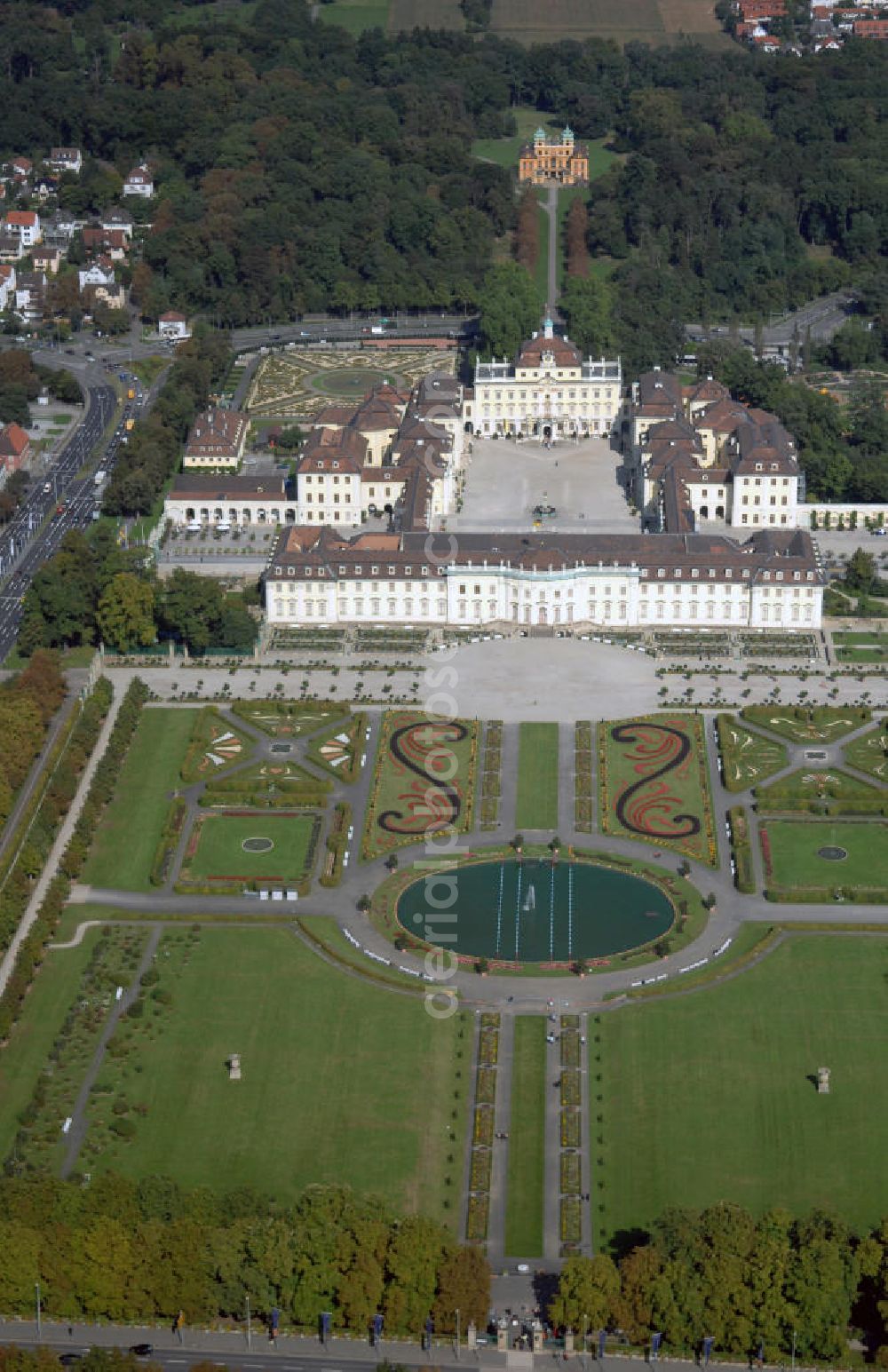 Ludwigsburg from above - Blick auf das Schloss Ludwigsburg mit Gartenanlage und dem Schloss Favorite im Hintergrund. Das Residenzschloss in Ludwigsburg wurde zwischen 1704 und 1733 unter der Herrschaft von Herzog Eberhard Ludwig von Württemberg im Barockstil errichtet. Es ist eine der größten barocken Schlossanlagen Deutschlands. Kontakt: Schlossverwaltung Ludwigsburg, Schlossstraße 30, 71634 Ludwigsburg, Tel. +49(0)7141 18-2004, Fax +49(0)7141 18-6434, E-mail: info@schloss-ludwigsburg.de