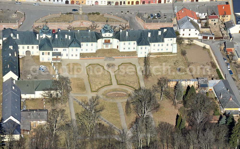 Aerial photograph Manetin - Das Schloss Manetin in der Stadt Manetin in der Region Plzensky kraj / Pilsen in Tschechien / Tschechische Republik. The castle Manetin in the town Manetin in the region Plzensky kraj / Pilsen in Czechia / Czech Republic.