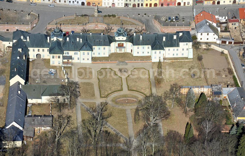 Manetin from above - Das Schloss Manetin in der Stadt Manetin in der Region Plzensky kraj / Pilsen in Tschechien / Tschechische Republik. The castle Manetin in the town Manetin in the region Plzensky kraj / Pilsen in Czechia / Czech Republic.