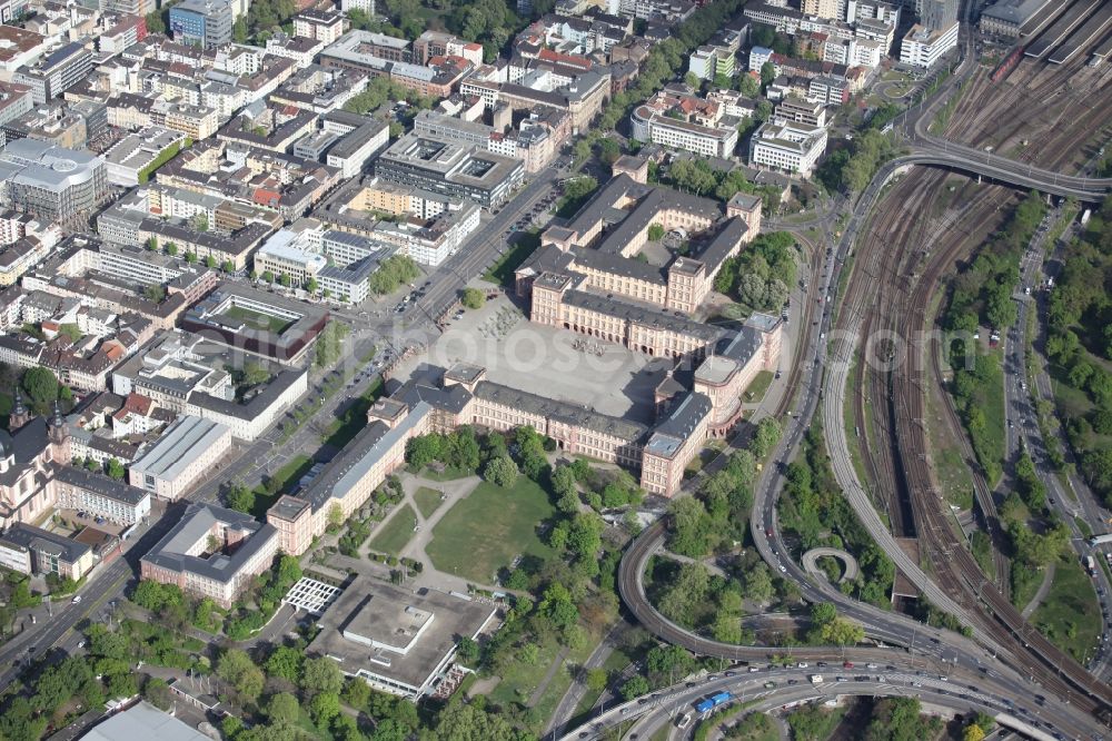 Aerial photograph Mannheim - Mannheim Palace in Baden-Württemberg. Mannheim Castle was built in the Baroque style during the reign of the Elector Karl Philipp and Karl Theodor in three construction periods