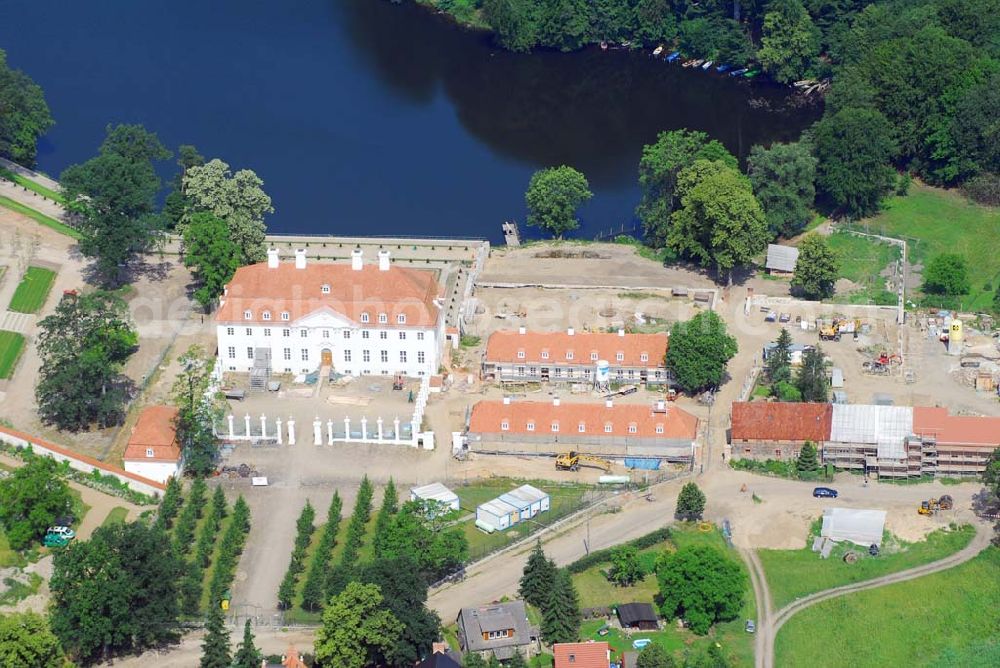 Meseberg from the bird's eye view: ) Das Zauberschloss am Huwenowsee, wie es Brandenburgs großer Heimatdichter Theodor Fontane einst nannte, dient ab sofort der Bundesregierung als neues Gästehaus. Seit 1995 restaurierte die Messerschmitt Stiftung Schloss Meseberg als das Gästehaus der Bundesregierung. Der Faszination dieses einzigartigen Schlosses kann man sich nicht entziehen. Ein weitflächiges Areal umgibt das Schloss Meseberg, welches mit hohem Aufwand nach denkmalpfelegerischen Gesichtspunkten restauriert wurde