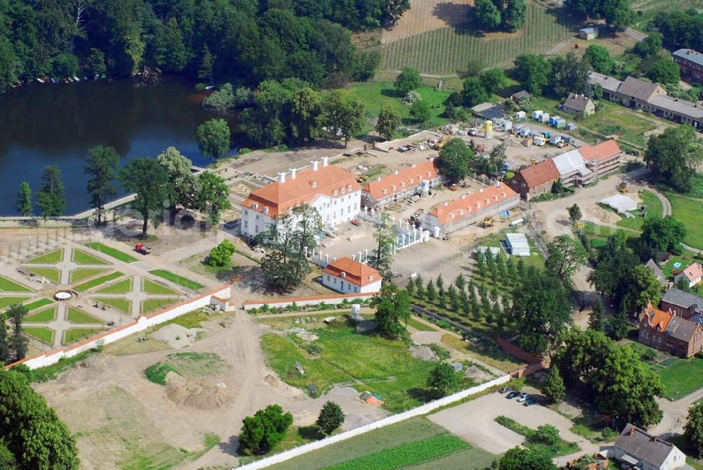 Meseberg from the bird's eye view: ) Das Zauberschloss am Huwenowsee, wie es Brandenburgs großer Heimatdichter Theodor Fontane einst nannte, dient ab sofort der Bundesregierung als neues Gästehaus. Seit 1995 restaurierte die Messerschmitt Stiftung Schloss Meseberg als das Gästehaus der Bundesregierung. Der Faszination dieses einzigartigen Schlosses kann man sich nicht entziehen. Ein weitflächiges Areal umgibt das Schloss Meseberg, welches mit hohem Aufwand nach denkmalpfelegerischen Gesichtspunkten restauriert wurde