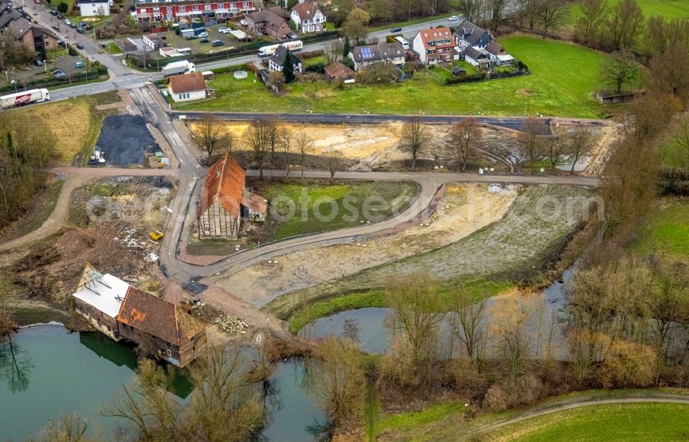 Hamm from the bird's eye view: Castle mill on Muehlenteich pond in the Heessen part of Hamm in the state of North Rhine-Westphalia