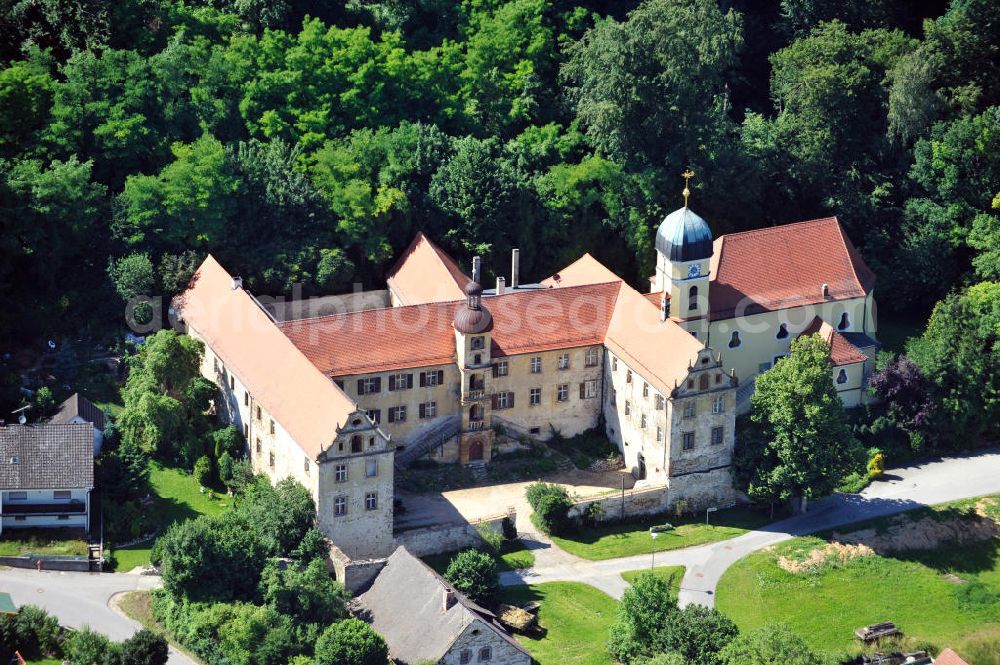 Münchshofen from the bird's eye view: Schloss Münchshofen an der Schloßstraße in Münchshofen, Bayern. Castle Münchshofen at the street Schlossstrasse in Muenchshofen, Bavaria.