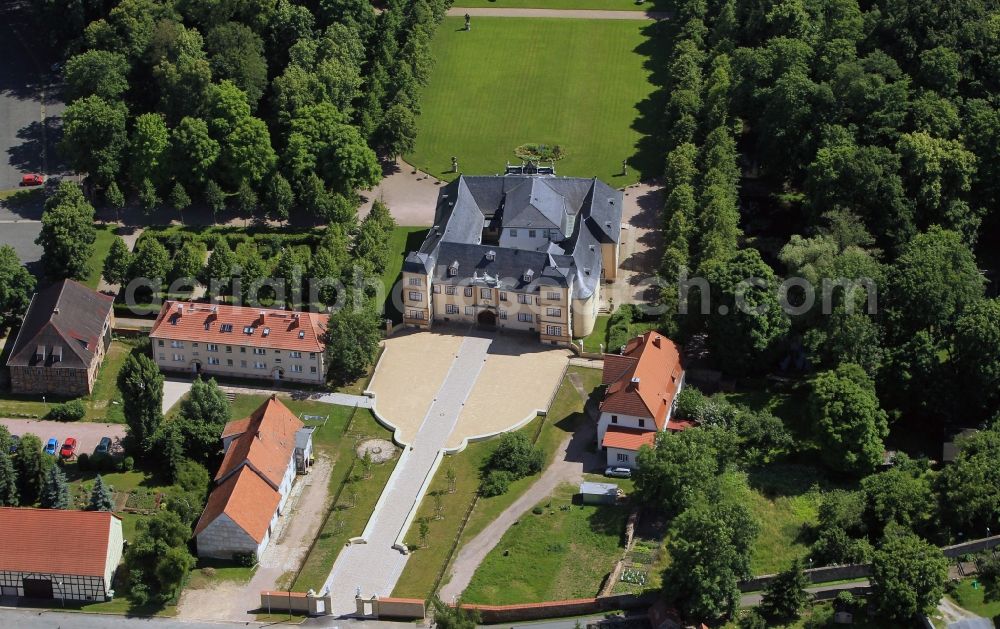 Erfurt OT Molsdorf from the bird's eye view: View of the Baroque building of the castle Schloss Molsdorf and the surrounding palace gardens at Schloßplatz in Molsdorf a district of Erfurt in the state of Thuringia