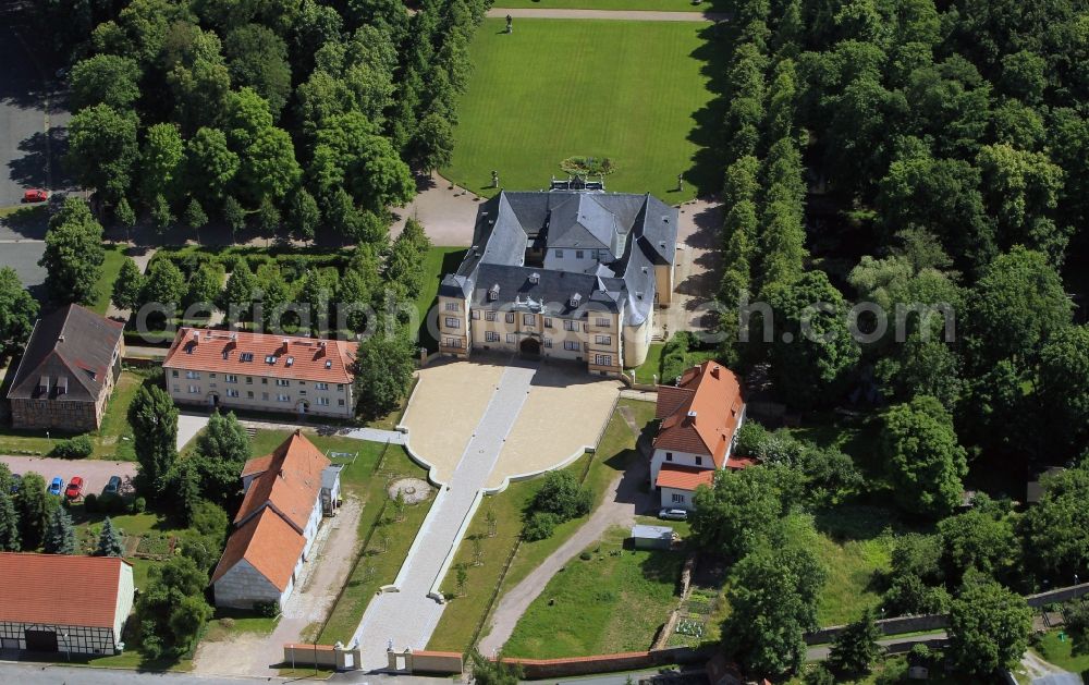 Aerial photograph Erfurt OT Molsdorf - View of the Baroque building of the castle Schloss Molsdorf and the surrounding palace gardens at Schloßplatz in Molsdorf a district of Erfurt in the state of Thuringia