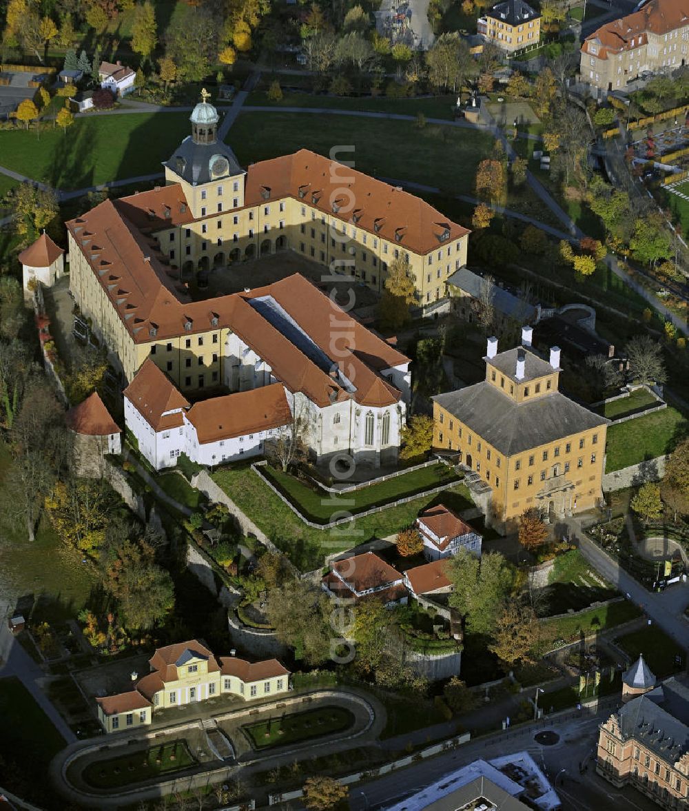 Aerial photograph Zeitz - Das Schloss Moritzburg und das markante barocke Torhaus im Schlosspark. Das Schloss berherbergt u.a. ein Museum und das Stadtarchiv. The Moritzburg Castle and the striking baroque gatehouse.