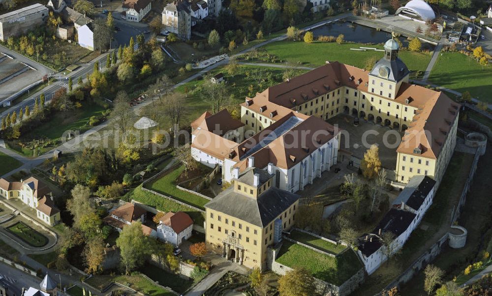 Aerial image Zeitz - Das Schloss Moritzburg und das markante barocke Torhaus im Schlosspark. Das Schloss berherbergt u.a. ein Museum und das Stadtarchiv. The Moritzburg Castle and the striking baroque gatehouse.