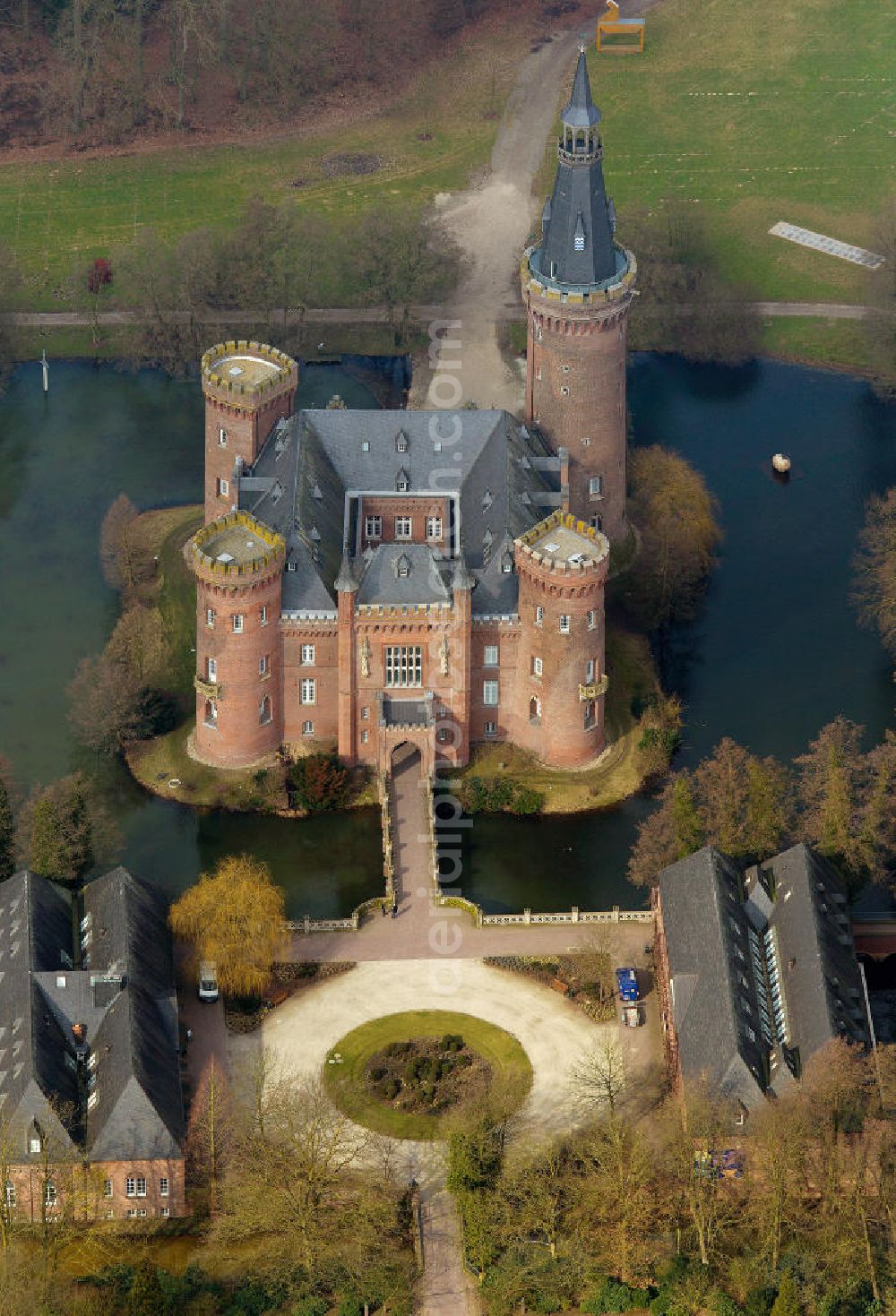 Aerial photograph Bedburg-Hau - View Moyland, a surge in Bedburg-Hau in the district of Kleve, which is among the most important Gothic buildings in North Rhine-Westphalia. Moyland houses a museum's extensive collection of modern art of the brothers van der Grinten and is a popular destination on the Lower Rhine