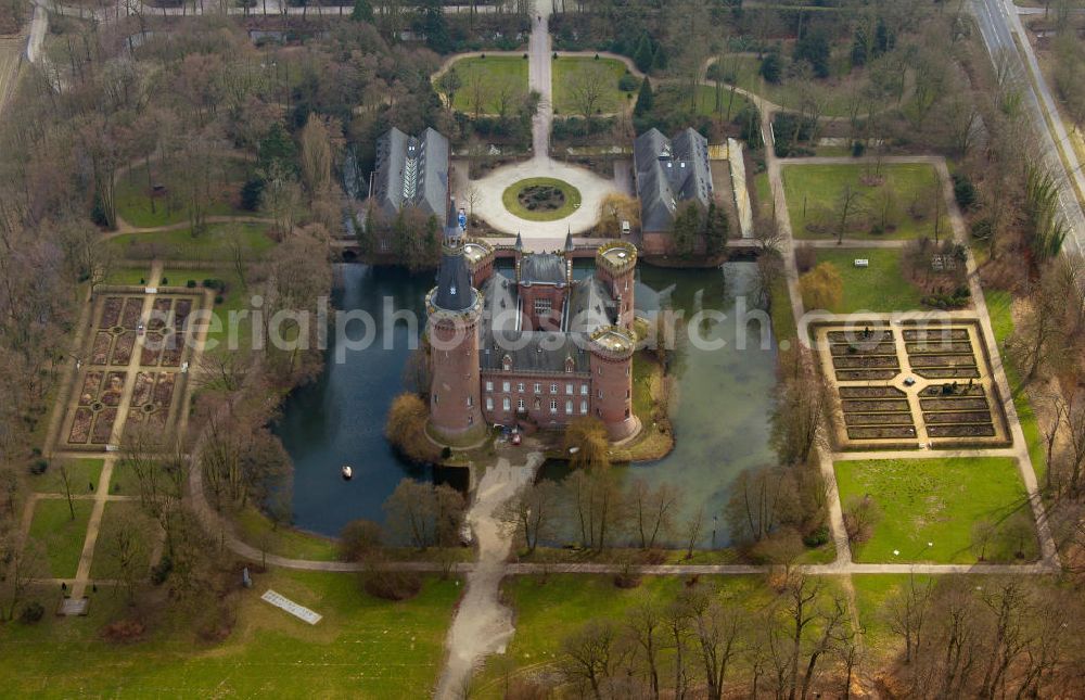 Aerial photograph Bedburg-Hau - View Moyland, a surge in Bedburg-Hau in the district of Kleve, which is among the most important Gothic buildings in North Rhine-Westphalia. Moyland houses a museum's extensive collection of modern art of the brothers van der Grinten and is a popular destination on the Lower Rhine