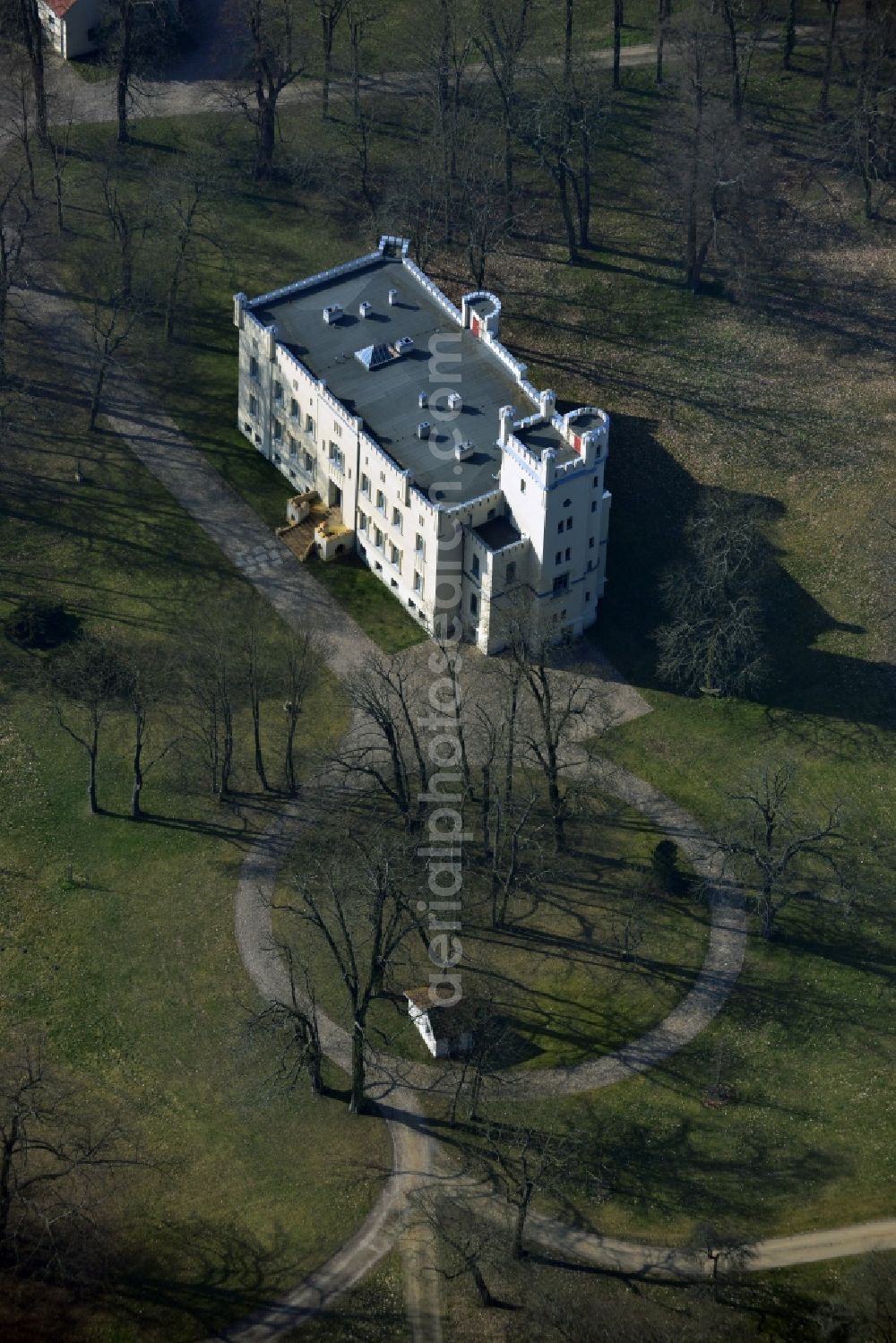 Märkisch Wilmersdorf from the bird's eye view: The Maerkisch Wilmersdorf Castle at Trebbin in the state of Brandenburg is today among other things, used as a gallery. The manor belonged to the Count of Schwerin lot of centuries and was used according to the expropriation as a children's home. The manor house is surrounded by a park