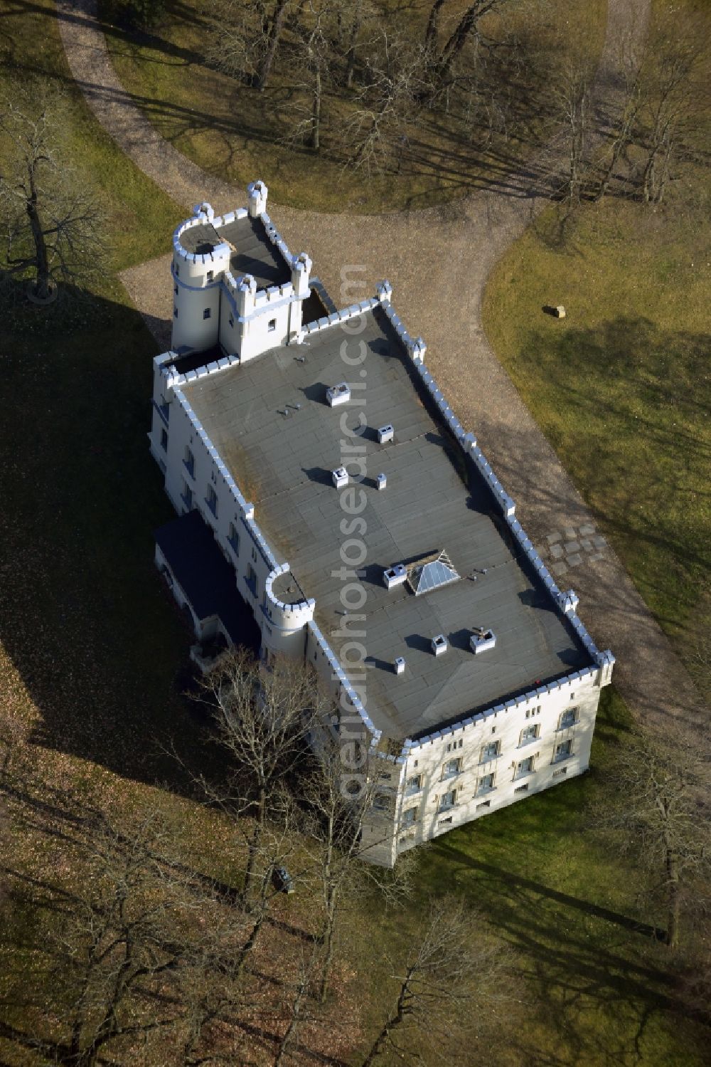 Aerial photograph Märkisch Wilmersdorf - The Maerkisch Wilmersdorf Castle at Trebbin in the state of Brandenburg is today among other things, used as a gallery. The manor belonged to the Count of Schwerin lot of centuries and was used according to the expropriation as a children's home. The manor house is surrounded by a park