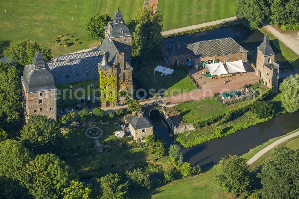 Korschenbroich from the bird's eye view: Grounds of the moated castle Myllendonk in Korschenbroich in North Rhine-Westphalia