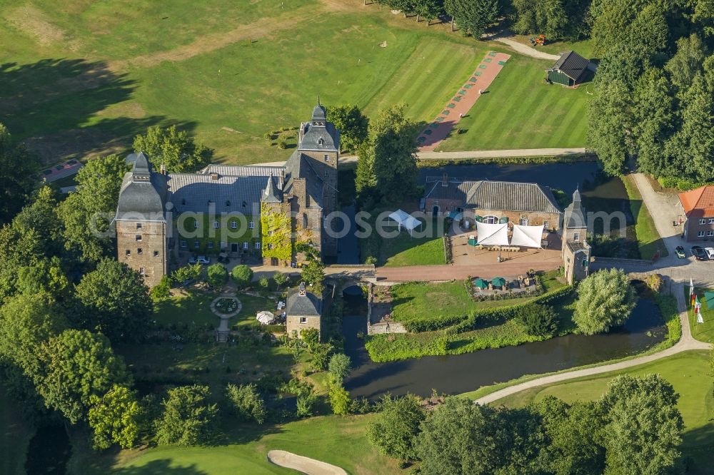 Aerial image Korschenbroich - Grounds of the moated castle Myllendonk in Korschenbroich in North Rhine-Westphalia