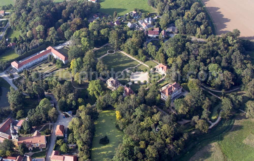 Aerial photograph Neschwitz - Building complex in the park of the castle Neschwitz on street Park in Neschwitz in the state Saxony, Germany