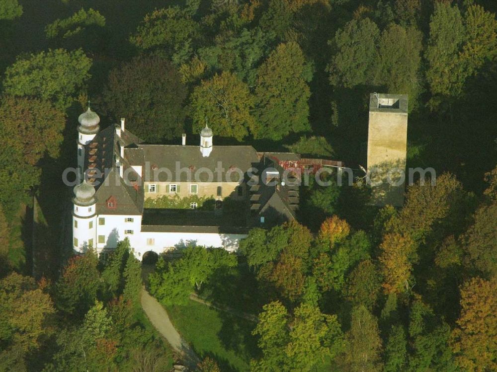 Aerial image Thalmassing - Schloss Neueglofsheim ist ein Schloßhaus am Südhang des Eichelberges bei Thalmassing. Schloss Neueglofsheim, Neueglofsheim 1, 93107 Thalmassing