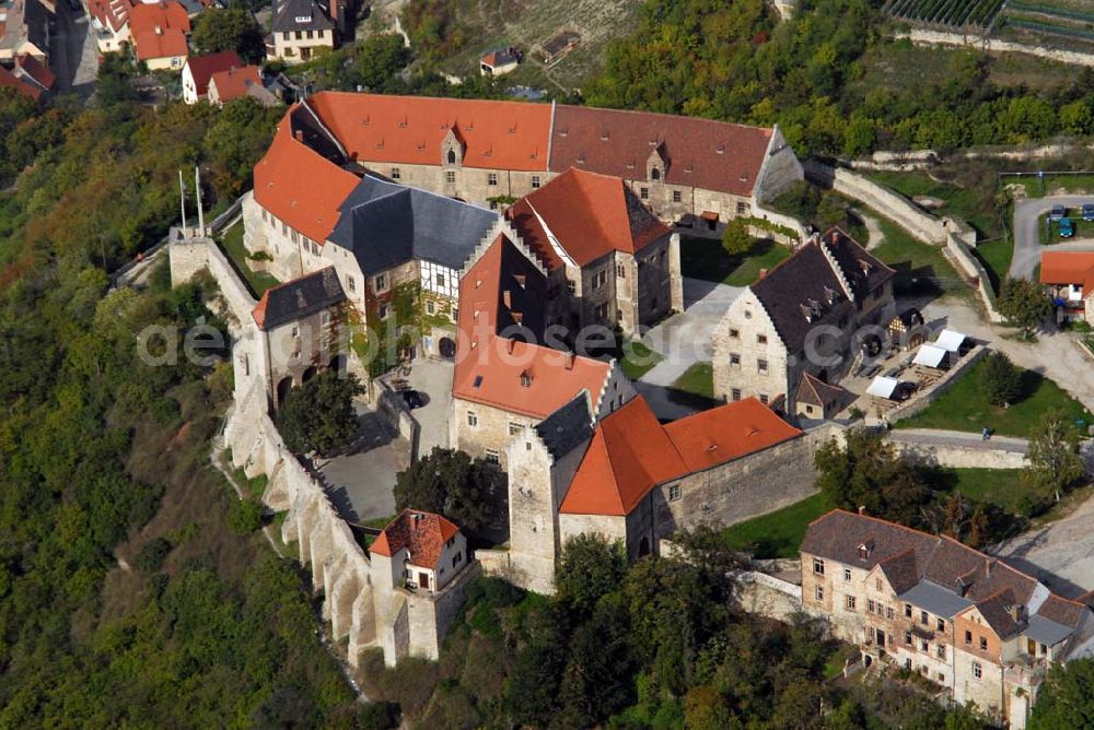 Aerial image Freyburg/Unstrut - Blick auf Schloss Neuenburg. Die sagenumwobene Anlage entstand um 1090, hoch über dem Winzerstädtchen Freyburg. Bereits im 19. Jahrhundert begann sie ein beliebtes Ausflugsziel zu werden. Ein erstes Museum entstand 1935. Anschrift: Stiftung Dome und Schlösser in Sachsen-Anhalt, Museum Schloss Neuenburg, Schloss 1, 06632 Freyburg (Unstrut); Tel.: 034464-35530