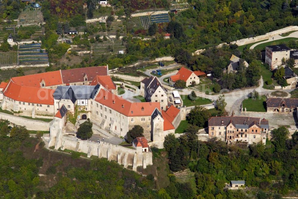 Freyburg/Unstrut from the bird's eye view: Blick auf Schloss Neuenburg. Die sagenumwobene Anlage entstand um 1090, hoch über dem Winzerstädtchen Freyburg. Bereits im 19. Jahrhundert begann sie ein beliebtes Ausflugsziel zu werden. Ein erstes Museum entstand 1935. Anschrift: Stiftung Dome und Schlösser in Sachsen-Anhalt, Museum Schloss Neuenburg, Schloss 1, 06632 Freyburg (Unstrut); Tel.: 034464-35530