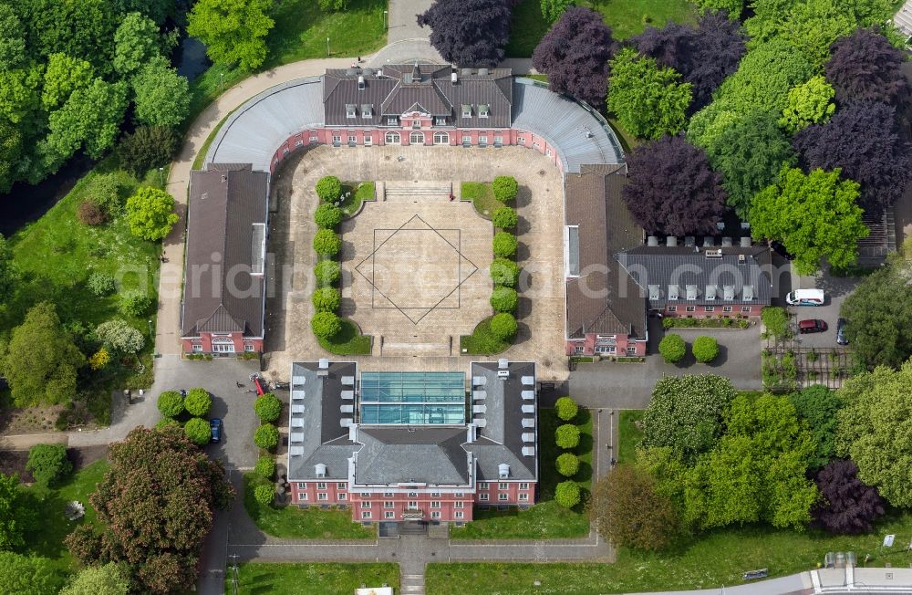 Aerial photograph Oberhausen - Schloss Oberhausen at the Konrad - Adenauer - Avenue in the district of Alt - Oberhausen in North Rhine-Westphalia