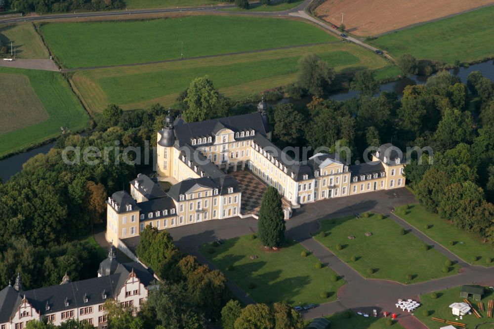 Diez from the bird's eye view: Blick auf das Schloss Oranienstein in Diez im Rhein-Lahn-Kreis in Rheinland-Pfalz. Das Schloss wurde im 17. Jahrhundert von Fürstin Albertine Agnes als Witwensitz errichtet und von ihrer Schwiegertochter Fürstin Amalie von 1704-1709 zu dem prächtigen Schloss umgebaut. Das Gebäude gehört heute der Bundeswehr. View to the Castle Oranienstein in the town Diez. The Castle was built as a widows seat by the ruler Albertine Agnes in the 17th century. Today it belongs to the German armed force.