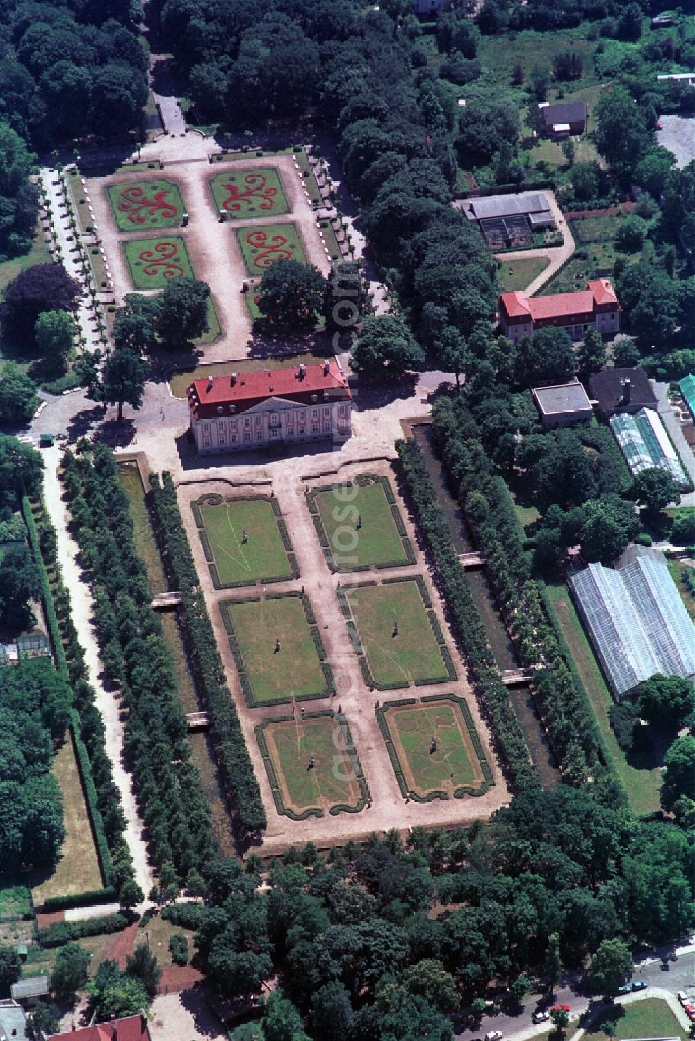 Berlin from the bird's eye view: The castle and the park Friedrichsfelde are part of the zoo in Berlin-Lichtenberg. The castle was built by the architect Johann Arnold Nehring in the Dutch country-style and later received his early classical facade.The garden was created by Peter Joseph. Currently the castle for events and filming is being used