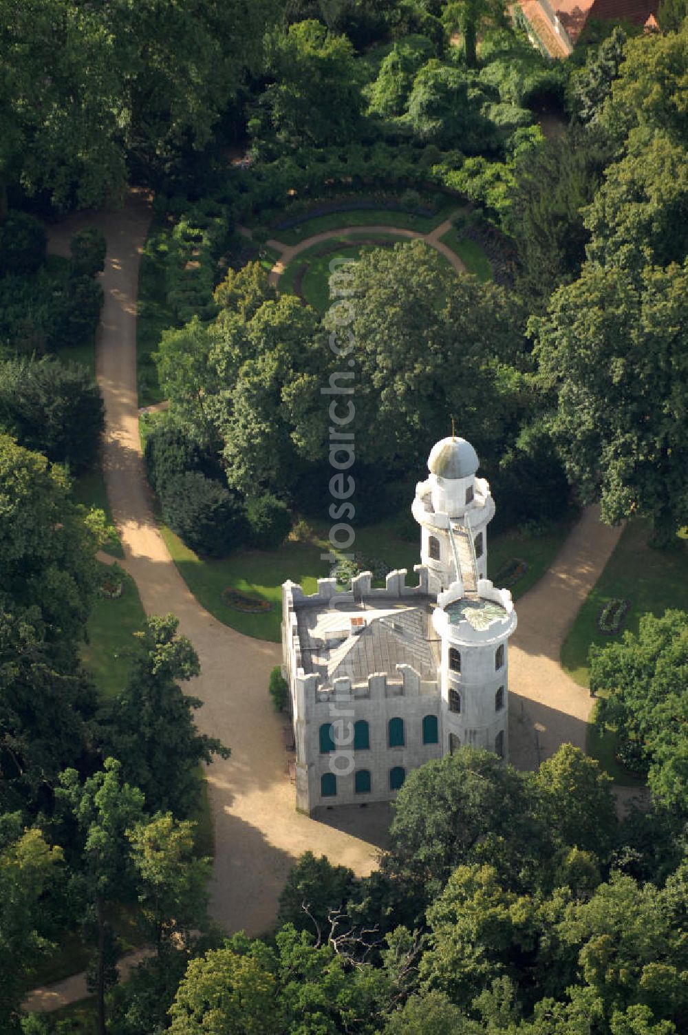 Aerial photograph Berlin - Blick auf das Schloss auf der Pfaueninsel in der Havel bei Berlin. Die unter Naturschutz stehenden Insel ist ein Landschaftspark und wurde von der UNESCO als Weltkulturerbe ausgezeichnet. Sie gehört zur Stiftung Preußische Schlösser und Gärten Berlin-Brandenburg,