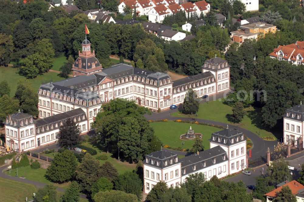 Hanau from the bird's eye view: Blick auf das Schloss Philippsruhe. Schloss Philippsruhe wurde etwa 1700 bis 1725 für den Hanauer Grafen Philipp Reinhard bei Kesselstadt im Westen der Stadt Hanau errichtet. Teile des Schlosses beheimaten heute das Historische Museum Hanau. Kontakt Historisches Museum Hanau Schloss Philippsruhe: +49(0)6181 295564, Email: museen@hanau.de