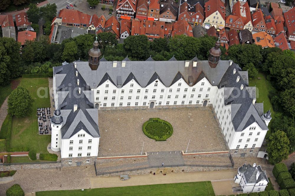 Aerial image Plön - Blick auf das Schloss Plön aus dem 17. Jahrhundert. Es ist eines der größten Schlösser Schleswig-Holsteins und war früher Residenz der Herzöge von Schleswig-Holstein-Plön. Seit Januar 2002 gehört es der Fielmann Akademie Schloss Plön und dient nach aufwändigem Umbau der Branche der Augenoptik als Ausbildungs- und Qualifizierungsstätte. View of the castle Plön built in the 17th Century. It is one of the largest castles in Schleswig-Holstein and was formerly the residence of the Dukes of Schleswig-Holstein-Plön. Since January 2002, it belongs to the Akademie Schloss Plön Fielmann and after a reconstruction it serves as a training and qualification place of the optics industry.