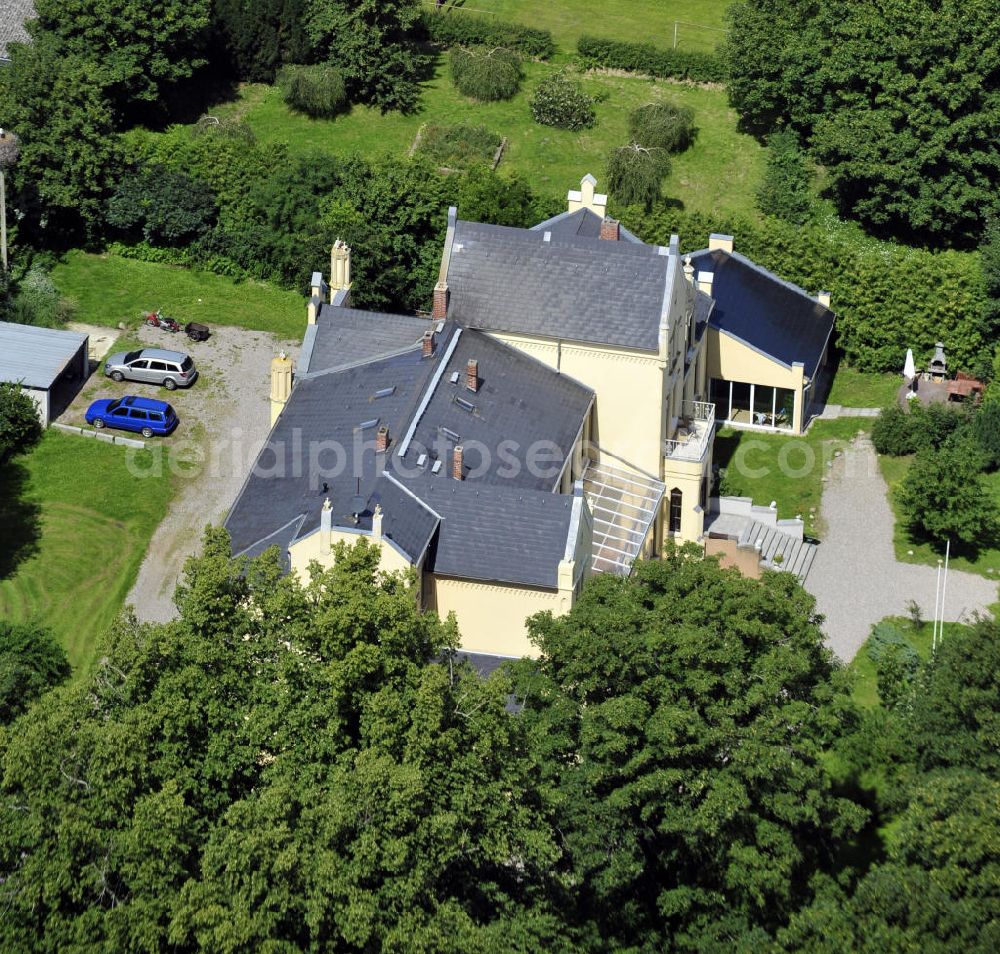 Poggelow from the bird's eye view: Das Schloss Poggelow an der Dorfstraße in Poggelow, Mecklenburg-Vorpommern. Es ist heute ein Feriendomizil und wird als Ganzes vermietet. Castle Poggelow at the street Dorfstrasse in Poggelow, Mecklenburg-Western Pomerania. Today it is a holiday home and the castle as a whole is available for rent.