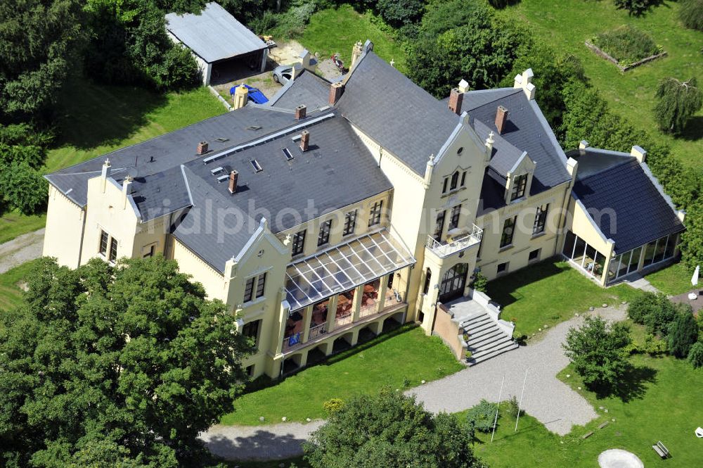 Aerial image Poggelow - Das Schloss Poggelow an der Dorfstraße in Poggelow, Mecklenburg-Vorpommern. Es ist heute ein Feriendomizil und wird als Ganzes vermietet. Castle Poggelow at the street Dorfstrasse in Poggelow, Mecklenburg-Western Pomerania. Today it is a holiday home and the castle as a whole is available for rent.