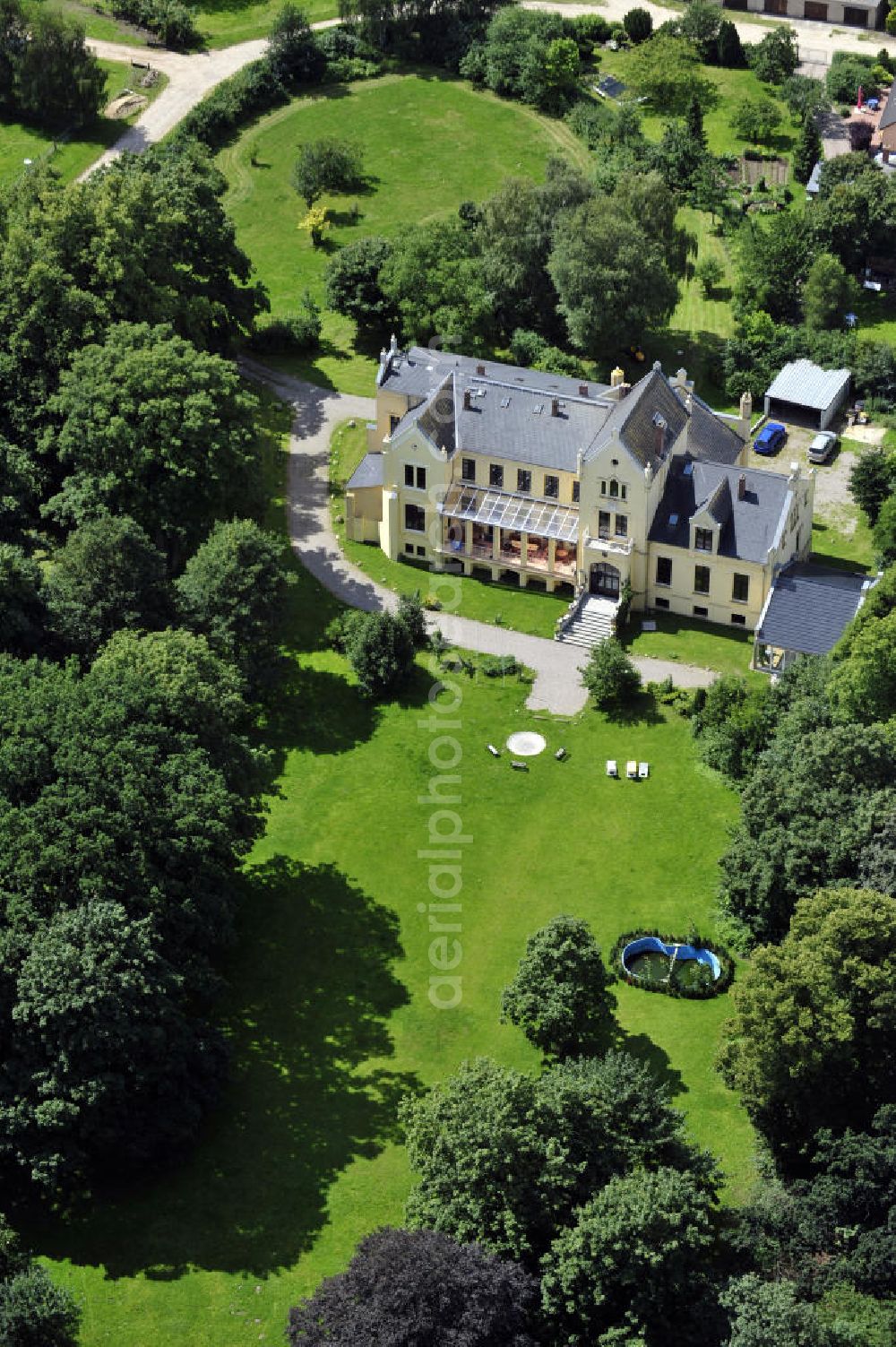 Aerial image Poggelow - Das Schloss Poggelow an der Dorfstraße in Poggelow, Mecklenburg-Vorpommern. Es ist heute ein Feriendomizil und wird als Ganzes vermietet. Castle Poggelow at the street Dorfstrasse in Poggelow, Mecklenburg-Western Pomerania. Today it is a holiday home and the castle as a whole is available for rent.