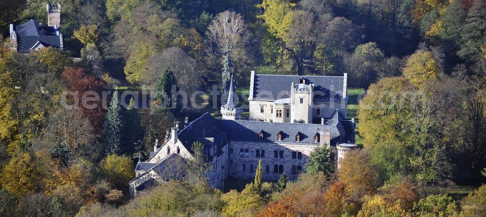 Aerial image Friedrichroda - Blick auf das Schloss Reinhardsbrunn / Reinhardtsbrunn. Das hier zum Schluss geführte Hotel wurde im Oktober 2001 geschlossen. Seit dem steht das Schloss leer. Castle View Reinhardsbrunn / Reinhardt Brunn. The conclusion here to-run hotel was closed in October 2001. Since the castle is empty.