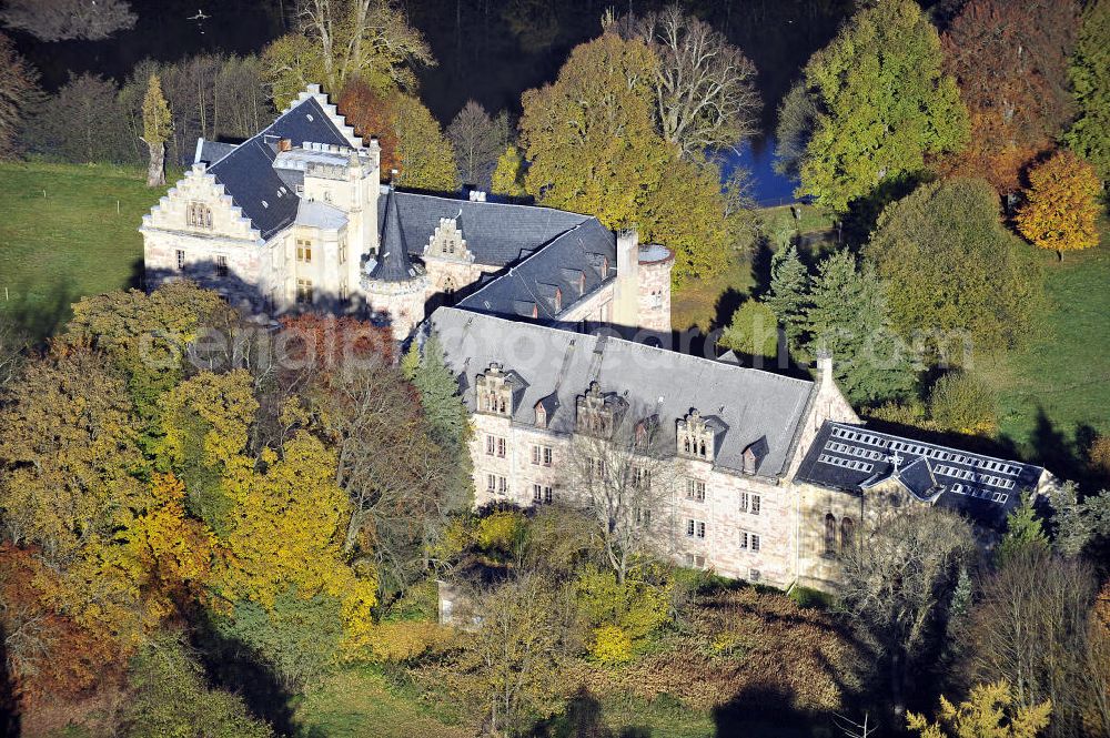 Aerial image Friedrichroda - Blick auf das Schloss Reinhardsbrunn / Reinhardtsbrunn. Das hier zum Schluss geführte Hotel wurde im Oktober 2001 geschlossen. Seit dem steht das Schloss leer. Castle View Reinhardsbrunn / Reinhardt Brunn. The conclusion here to-run hotel was closed in October 2001. Since the castle is empty.