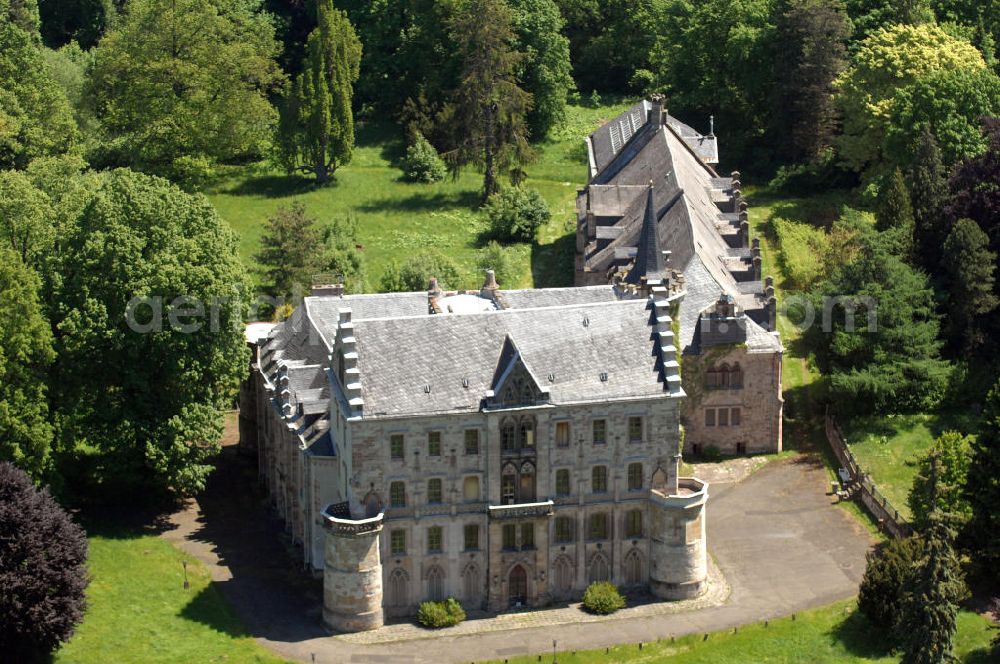 Aerial image Friedrichroda - Blick auf das Schloss Reinhardsbrunn / Reinhardtsbrunn. Das hier zum Schluss geführte Hotel wurde im Oktober 2001 geschlossen. Seit dem steht das Schloss leer. Castle View Reinhardsbrunn / Reinhardt Brunn. The conclusion here to-run hotel was closed in October 2001. Since the castle is empty.