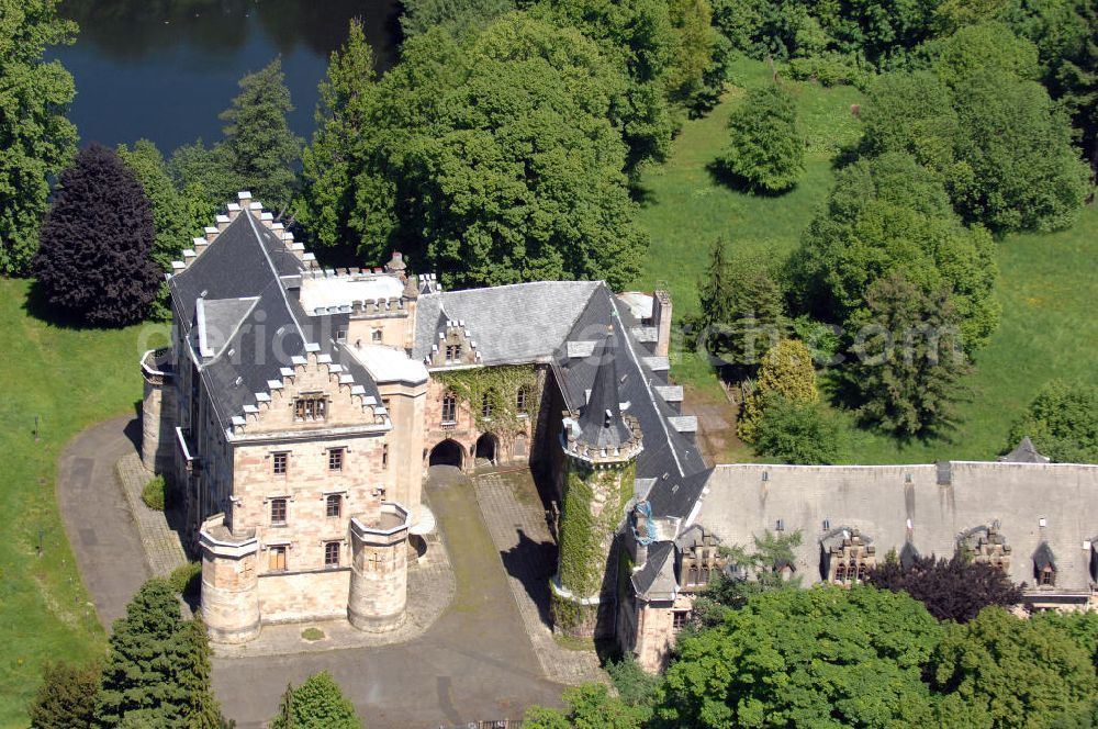 Aerial image Friedrichroda - Blick auf das Schloss Reinhardsbrunn / Reinhardtsbrunn. Das hier zum Schluss geführte Hotel wurde im Oktober 2001 geschlossen. Seit dem steht das Schloss leer. Castle View Reinhardsbrunn / Reinhardt Brunn. The conclusion here to-run hotel was closed in October 2001. Since the castle is empty.