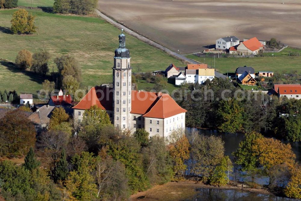 Bad Schmiedeberg from above - Blick auf das barocke Wasserschloss Reinharz. Es wurde Ende des 17. Jahrhunderts erbaut. Im Schloss finden regelmäßig Führungen, Konzerte und Ausstellungen statt. Kontakt: Förderverein Schloss Reinharz e.V. , 06905 Bad Schmiedeberg - Ansprechpartner: Frau Hönicke; Telefon 034925 / 71786