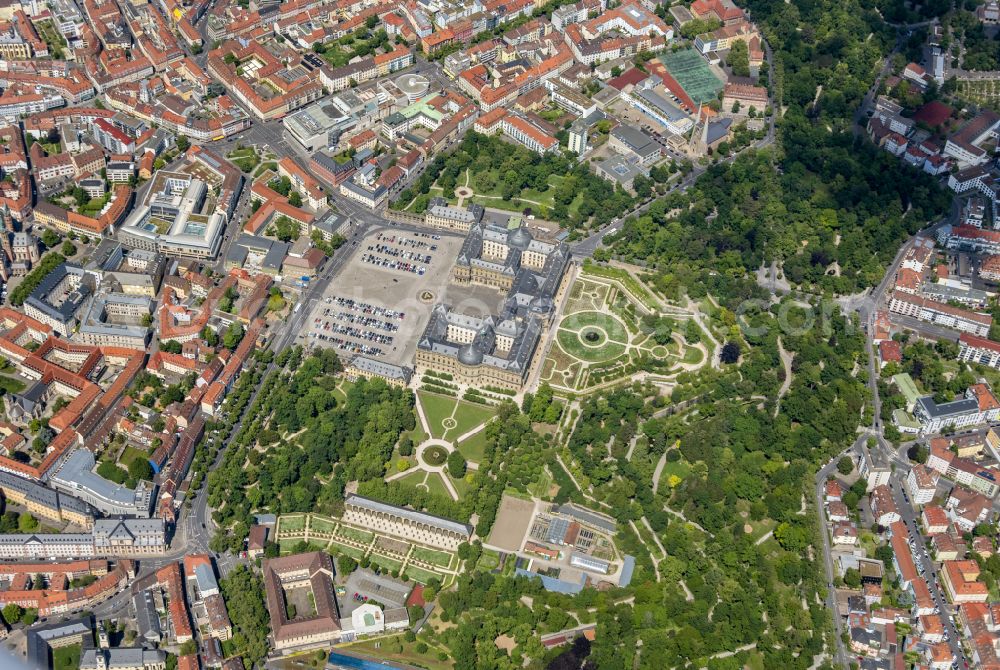 Aerial photograph Würzburg - Building complex in the park of the castle Residenz Wuerzburg in the district Altstadt in Wuerzburg in the state Bavaria, Germany