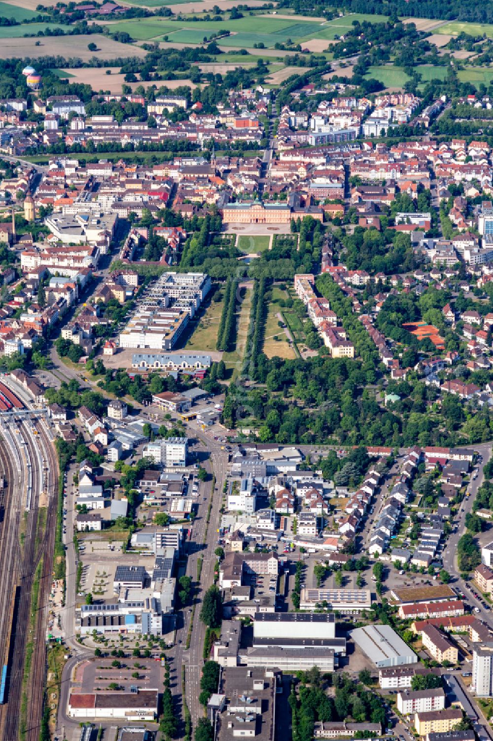 Rastatt from the bird's eye view: Building complex in the park of the castle - Residenzschloss on street An der Ludwigsfeste in Rastatt in the state Baden-Wuerttemberg, Germany