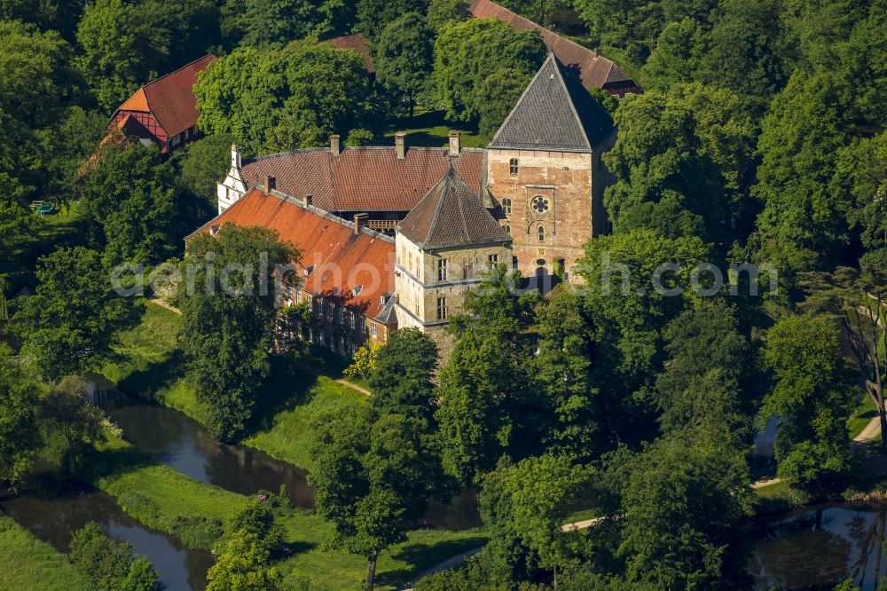 Aerial photograph Rheda-Wiedenbrück - Rheda Castle with the castle grounds in Rheda-Wiedenbrueck in the state North Rhine-Westphalia. Until today the moated castle is used as a Wolfgang Gerbere residence. Foto: Hans Blossey