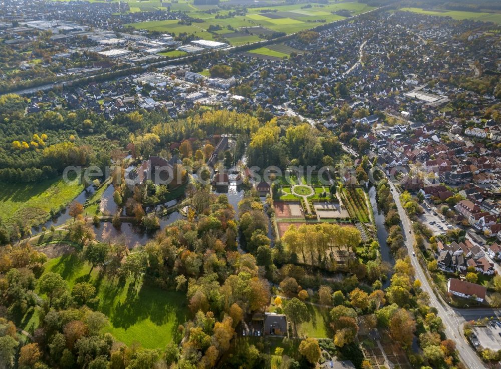 Rheda-Wiedenbrück from the bird's eye view: Rheda Castle with the Castle Park in Rheda-Wiedenbrück in the state of North Rhine-Westphalia